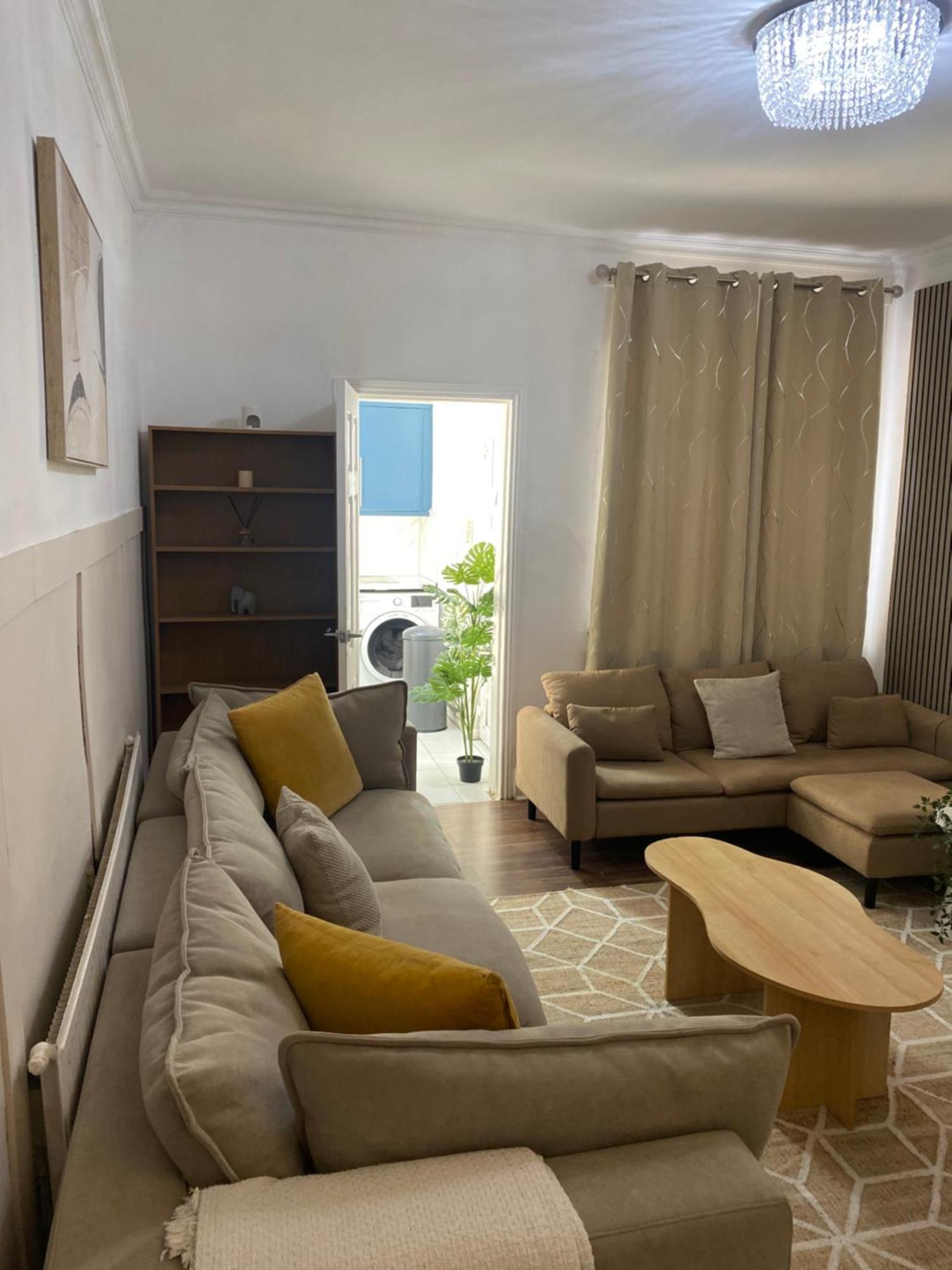 Modern Townhouse-Free Parking-Games Room-Fast W-Ifi マンチェスター エクステリア 写真